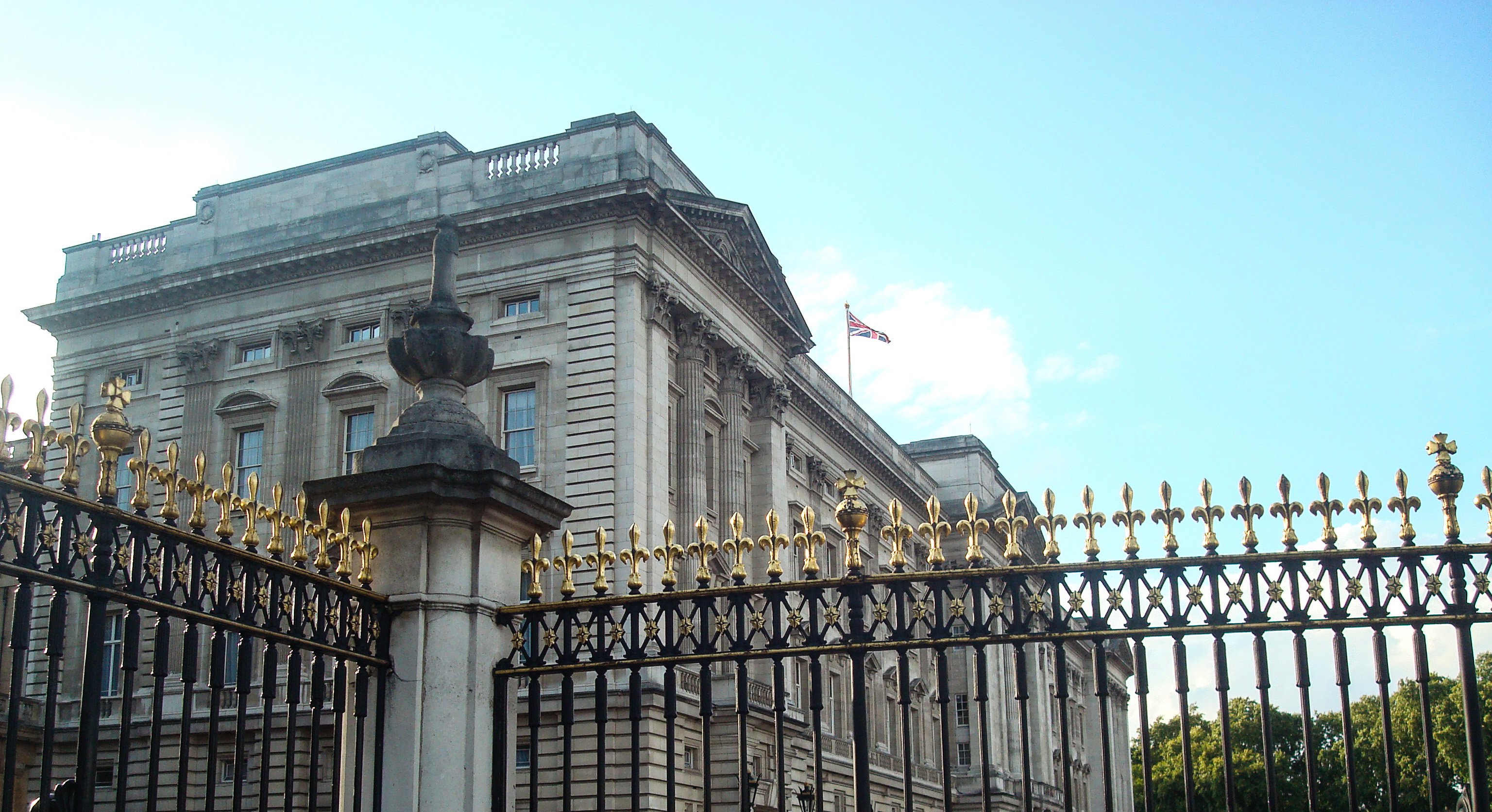 london_buckingham.jpg